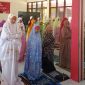 Suasana khidmat menyelimuti SDN Pasongsongan I saat siswa dan dewan guru melaksanakan sholat Dhuha, dzikir Arafah, dan istighosah bersama dalam menyambut Hari Arafah.