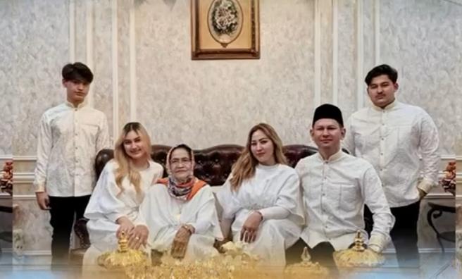 Di momen Hari Raya Idul Adha 1447 H / 2026 M, Keluarga Besar Brian–Yessy Praneda menyampaikan ucapan selamat Idul Adha lahir dan batin sebagai wujud doa, harapan, serta ajakan untuk memperkuat nilai pengorbanan, keikhlasan, dan kepedulian sosial di tengah masyarakat