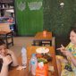 Suasana  di Resto Lotus Sumenep yang terus menjadi favorit pecinta kuliner. Aroma khas rempah dari dapur semakin menggoda selera, seiring hadirnya menu baru seperti Gurami Bakar dan Sop Ayam Lotus yang kini menjadi daya tarik utama pengunjung. Setiap sudut resto dipenuhi pengunjung yang menikmati sajian bersama keluarga dan kerabat, mencerminkan hangatnya pengalaman kuliner di tengah ketatnya persaingan bisnis makanan di Kota Sumenep.