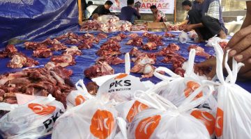 Idul Adha Penuh Berkah, PKS Kota Mataram Sembelih 9 Sapi