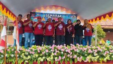 Ketua Komite Sekolah H. Bambang Budianto bersama jajaran SDN Barkot 3 dalam kegiatan JJS berhadiah umroh penutup Hardiknas 2026.
