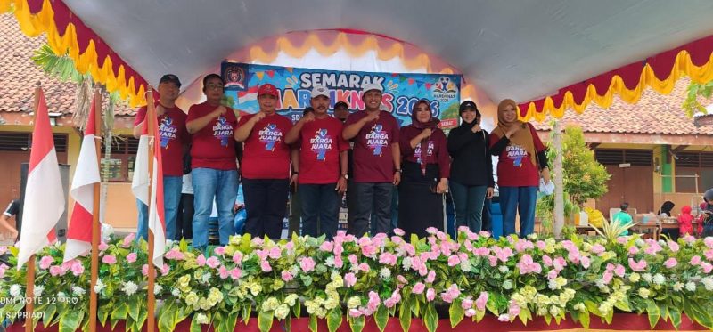 Ketua Komite Sekolah H. Bambang Budianto bersama jajaran SDN Barkot 3 dalam kegiatan JJS berhadiah umroh penutup Hardiknas 2026.