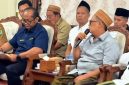Keterangan Foto:
CEO Bawang Mas Grup, H. Khairul Umam (Haji Her), bersama para pengusaha rokok Madura saat menyampaikan aspirasi penolakan penerapan SKM Golongan III secara nasional. Mereka berharap pemerintah memberikan perlakuan khusus bagi industri rokok Madura guna melindungi keberlangsungan usaha lokal dan ribuan tenaga kerja yang bergantung pada sektor hasil tembakau.