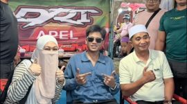 H. Syafwan Wahyudi bersama sang istri menyambut hangat kedatangan penyanyi populer Valen di Sumenep menjelang penampilannya pada Madura Fest 2026. Momen penuh keakraban tersebut menjadi simbol dukungan DRT The Big Family terhadap suksesnya event hiburan terbesar di Madura sekaligus komitmen dalam mendukung ruang kreativitas generasi muda