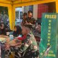 Warga memanfaatkan layanan cek kesehatan gratis yang digelar Kompi Medis Yonif TP 931/KJ bekerja sama dengan Dinas Kesehatan Kabupaten Sumenep