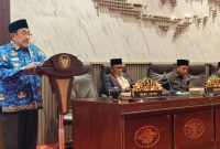 Wakil Bupati Sumenep KH Imam Hasyim menyampaikan Nota Penjelasan Bupati terhadap Raperda Pertanggungjawaban Pelaksanaan APBD Tahun Anggaran 2025 dalam Rapat Paripurna DPRD Kabupaten Sumenep, Rabu (17/6/2026).