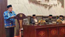 Wakil Bupati Sumenep KH Imam Hasyim menyampaikan Nota Penjelasan Bupati terhadap Raperda Pertanggungjawaban Pelaksanaan APBD Tahun Anggaran 2025 dalam Rapat Paripurna DPRD Kabupaten Sumenep, Rabu (17/6/2026).