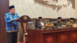 Wakil Bupati Sumenep KH Imam Hasyim menyampaikan Nota Penjelasan Bupati terhadap Raperda Pertanggungjawaban Pelaksanaan APBD Tahun Anggaran 2025 dalam Rapat Paripurna DPRD Kabupaten Sumenep, Rabu (17/6/2026).