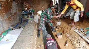 Babinsa Dasuk Laok Sumenep Bersama Warga Bangun Gorong-Gorong Lewat Karya Bhakti TNI