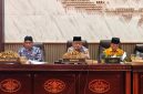 Ketua DPRD Sumenep H. Zainal Arifin memimpin Rapat Paripurna penyampaian Pandangan Umum tujuh fraksi DPRD terhadap Nota Penjelasan Bupati atas Raperda Pertanggungjawaban Pelaksanaan APBD Tahun Anggaran 2025 di Ruang Paripurna DPRD Sumenep, Kamis (18/6/2026).