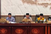 Ketua DPRD Sumenep H. Zainal Arifin memimpin Rapat Paripurna penyampaian Pandangan Umum tujuh fraksi DPRD terhadap Nota Penjelasan Bupati atas Raperda Pertanggungjawaban Pelaksanaan APBD Tahun Anggaran 2025 di Ruang Paripurna DPRD Sumenep, Kamis (18/6/2026).