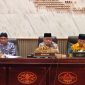 Ketua DPRD Sumenep H. Zainal Arifin memimpin Rapat Paripurna penyampaian Pandangan Umum tujuh fraksi DPRD terhadap Nota Penjelasan Bupati atas Raperda Pertanggungjawaban Pelaksanaan APBD Tahun Anggaran 2025 di Ruang Paripurna DPRD Sumenep, Kamis (18/6/2026).