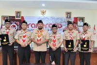 Bupati Sumenep, Achmad Fauzi Wongsojudo, saat memberikan sambutan pada Rakercab Gerakan Pramuka Kwartir Cabang Sumenep 2026 di Aula DPMPTSP Sumenep, Senin (22/6/2026), menekankan pentingnya Pramuka sebagai pencetak generasi berintegritas dan berjiwa pengabdi.