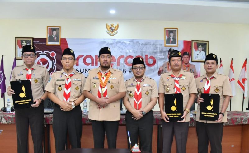Bupati Sumenep, Achmad Fauzi Wongsojudo, saat memberikan sambutan pada Rakercab Gerakan Pramuka Kwartir Cabang Sumenep 2026 di Aula DPMPTSP Sumenep, Senin (22/6/2026), menekankan pentingnya Pramuka sebagai pencetak generasi berintegritas dan berjiwa pengabdi.