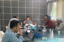 Asisten Manager Niaga dan Pemasaran PLN UP3 Madura, Bapak Abd. Gafur, saat memimpin rapat koordinasi terkait percepatan layanan listrik dan program pasang baru di wilayah kerja PLN UP3 Madura.
