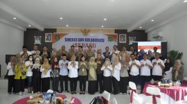 Foto bersama peserta kegiatan Sinergi dan Kolaborasi Program Jaminan Kesehatan Masyarakat di RSUD Sumenep sebagai bentuk komitmen peningkatan layanan kesehatan.