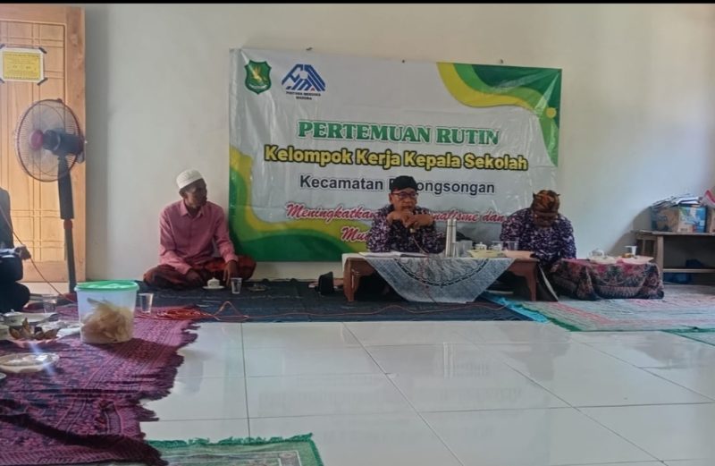 Para kepala sekolah se-Kecamatan Pasongsongan saat mengikuti pertemuan rutin bulanan di SDI Al Wildan, Montorna