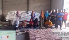 Tim Haswal Group melakukan persiapan pendistribusian bantuan Jumat Berkah berupa beras, telur, dan paket sembako yang akan disalurkan kepada kaum dhuafa, anak yatim, fakir miskin, serta masyarakat yang membutuhkan di sejumlah wilayah di Kabupaten Sumenep.