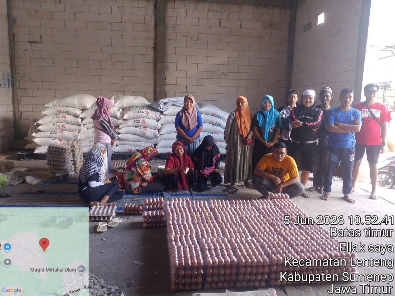 Tim Haswal Group melakukan persiapan pendistribusian bantuan Jumat Berkah berupa beras, telur, dan paket sembako yang akan disalurkan kepada kaum dhuafa, anak yatim, fakir miskin, serta masyarakat yang membutuhkan di sejumlah wilayah di Kabupaten Sumenep.
