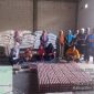 Tim Haswal Group melakukan persiapan pendistribusian bantuan Jumat Berkah berupa beras, telur, dan paket sembako yang akan disalurkan kepada kaum dhuafa, anak yatim, fakir miskin, serta masyarakat yang membutuhkan di sejumlah wilayah di Kabupaten Sumenep.