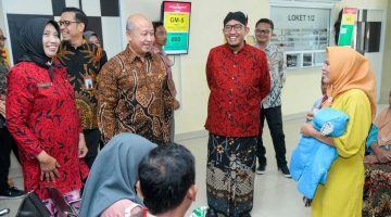 Direktur RSUD dr. H. Moh. Anwar Sumenep menegaskan komitmen rumah sakit untuk memberikan pelayanan kesehatan yang adil dan setara kepada seluruh pasien tanpa membeda-bedakan status sosial, ekonomi, maupun jenis kepesertaan layanan kesehatan.
