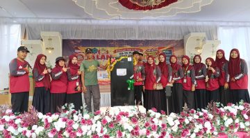 Jalan Sehat Semarakkan Puncak Haul dan Harlah Ke-3 KB-TK Plus dan SDNU An-Nur di Sungaiteluk Gresik