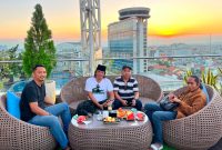 Fauzi AS saat bersama tim media di Hotel Platinum Surabaya dalam agenda silaturahmi dan diskusi 