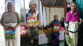 Tim Detikzone.id saat menyalurkan bantuan dalam Program Sedekah Setiap Hari hari ke-11 kepada warga prasejahtera di Sumenep. Kegiatan ini menjadi wujud nyata kepedulian sosial media terhadap masyarakat yang membutuhkan, mulai dari lansia, janda tua, hingga pekerja harian.