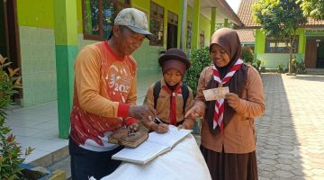 Dari Sampah Jadi Berkah, Siswa Kelas 5 SDN Soddara I Sumenep Hasilkan Manfaat dari Limbah Plastik
