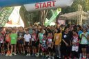 Kegiatan lari sejauh 5 kilometer ini berlangsung meriah dan diikuti antusias masyarakat dari berbagai kalangan, sekaligus menjadi ajang olahraga dan pemberdayaan UMKM lokal.