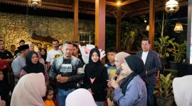 Suasana haru perayaan 1 Suro dan ulang tahun ke-46 Founder Bani Insan Peduli (BIP) Foundation, Ali Zainal Abidin di Pamekasan, yang diwarnai doa keluarga, kebersamaan putra-putri, serta aksi sedekah dan bantuan kemanusiaan kepada masyarakat.