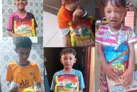 Ket Foto: Memasuki hari ke-17 Program Berbagi Setiap Hari, tim Detikzone.id menyalurkan santunan kepada anak yatim secara door to door di momentum 2 Muharram 1448 H. Kegiatan ini menjadi wujud kepedulian sosial sekaligus dakwah kemanusiaan yang mengajak masyarakat untuk tidak menunggu kaya dalam berbagi kebaikan kepada sesama.
