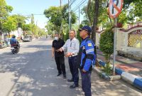 Disperkimhub Sumenep melakukan koordinasi dengan pihak keamanan RSUD dr. H. Moh. Anwar untuk menghimbau PKL agar tidak berjualan di depan rumah sakit maupun di depan Kantor Pemkab Sumenep guna menjaga ketertiban dan kelancaran arus lalu lintas.