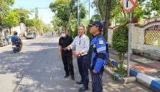 Disperkimhub Sumenep melakukan koordinasi dengan pihak keamanan RSUD dr. H. Moh. Anwar untuk menghimbau PKL agar tidak berjualan di depan rumah sakit maupun di depan Kantor Pemkab Sumenep guna menjaga ketertiban dan kelancaran arus lalu lintas.
