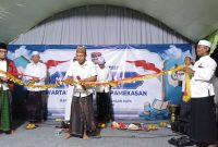 Zaini Werwer bersama wartawan dan aktivis LSM menunjukkan semangat persaudaraan dalam kegiatan sholawat bersama yang digelar Majelis Sholawat Pamekasan.