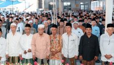 Alumni lintas angkatan IAIN Al-Amin Pamekasan berkumpul dalam Reuni Akbar bertajuk “Temmo Kerrong, Pangèsto Dâ’ Guru Tolang” sebagai ajang mempererat silaturahmi dan menghormati jasa guru.