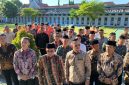 Bupati Pamekasan mendampingi H. Ali Zainal Abidin saat pelaksanaan santunan dan doa bersama BIP Foundation di Lapas Pamekasan