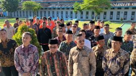 Bupati Pamekasan mendampingi H. Ali Zainal Abidin saat pelaksanaan santunan dan doa bersama BIP Foundation di Lapas Pamekasan