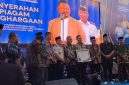 Suasana haru dan penuh kebersamaan terlihat di Lapas Kelas IIA Pamekasan saat Founder BIP Foundation, H. Ali Zainal Abidin, memberikan motivasi kepada warga binaan, menyalurkan bantuan Rp2 miliar, serta meluncurkan program BIP Farm melalui penandatanganan MoU kerja sama pengembangan peternakan dan pemberdayaan ekonomi.
