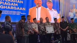 Suasana haru dan penuh kebersamaan terlihat di Lapas Kelas IIA Pamekasan saat Founder BIP Foundation, H. Ali Zainal Abidin, memberikan motivasi kepada warga binaan, menyalurkan bantuan Rp2 miliar, serta meluncurkan program BIP Farm melalui penandatanganan MoU kerja sama pengembangan peternakan dan pemberdayaan ekonomi.