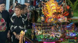 Kadisbudporapar Sumenep Faruk Hanafi bersama Syafwan Effendi dan Camat Pasongsongan meninjau langsung pelaksanaan Festival Paseser Pasongsongan 2026 di Pelabuhan Pasongsongan.