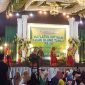 Siswa-siswi Tarbiyatus Shibyan menampilkan pentas seni pada malam kedua Haflatul Imtihan dan HUT ke-58 Tarbiyatus Shibyan di Desa Jadung, Kecamatan Dungkek, yang disaksikan ribuan warga.