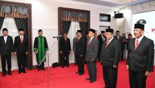 Bupati Sumenep, Achmad Fauzi Wongsojudo, saat melantik dan mengambil sumpah jabatan Pejabat Pimpinan Tinggi Pratama di lingkungan Pemkab Sumenep.