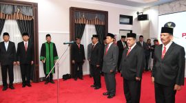 Bupati Sumenep, Achmad Fauzi Wongsojudo, saat melantik dan mengambil sumpah jabatan Pejabat Pimpinan Tinggi Pratama di lingkungan Pemkab Sumenep.