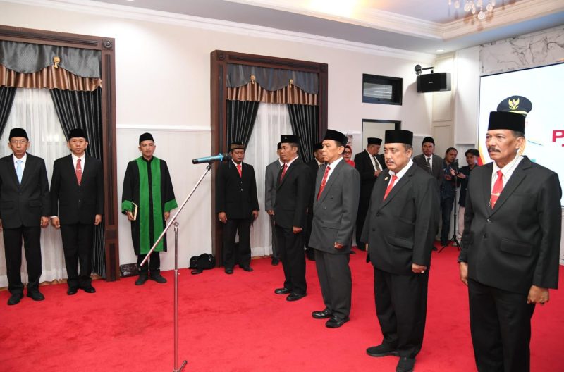 Bupati Sumenep, Achmad Fauzi Wongsojudo, saat melantik dan mengambil sumpah jabatan Pejabat Pimpinan Tinggi Pratama di lingkungan Pemkab Sumenep.