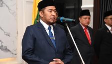 Bupati Sumenep, Achmad Fauzi Wongsojudo, saat memimpin pelantikan dan pengambilan sumpah jabatan PPT Pratama di Paseban Agung Sultan Abdurrahman.