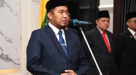 Bupati Sumenep, Achmad Fauzi Wongsojudo, saat memimpin pelantikan dan pengambilan sumpah jabatan PPT Pratama di Paseban Agung Sultan Abdurrahman.