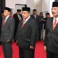 Kepala Bakesbangpol Sumenep, Achmad Dzulkarnain (nomor dua dari kiri) saat mengikuti agenda pelantikan pejabat di lingkungan Pemkab Sumenep. Kini ia dipercaya mengemban tugas baru sebagai Kepala DPMD Sumenep untuk mengawal agenda strategis Pilkades 2027.