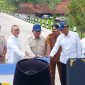 Caption: Presiden Republik Indonesi Prabowo Subianto Saat Meresmikan Jalan Kedungdung-Brinkoning Yang Merupakan pelaksanaan Inpres di Desa Batuporo, Kec. Kedungdung, Kabupaten Sampang (Sember Foto:Agus Junaidi/Detikzone)