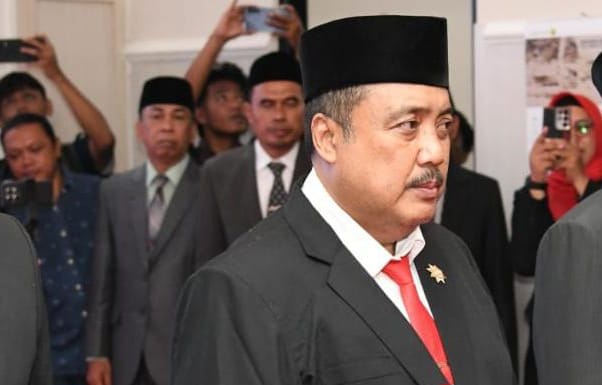 Kepala DPMD Sumenep, Achmad Dzulkarnain, saat menerima ucapan selamat dari berbagai elemen usai pelantikan di lingkungan Pemerintah Kabupaten Sumenep, sebagai bentuk dukungan dan harapan menjaga stabilitas serta harmonisasi demokrasi desa menjelang Pilkades 2027.